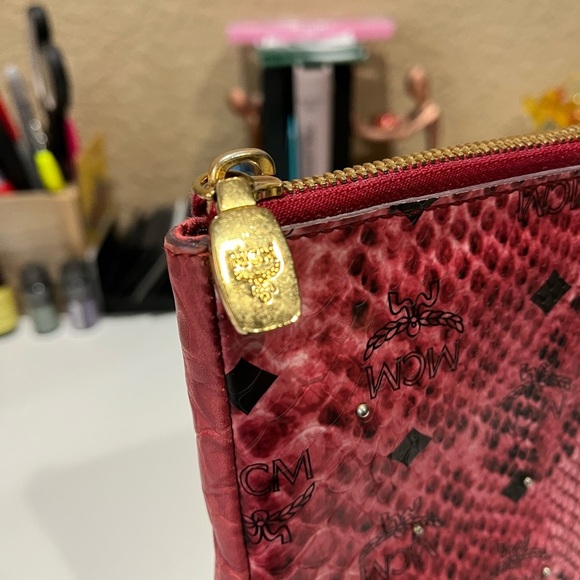 MCM MILLIE STUDDED PINK PHYTON DESIGN CLUTCH - Picture 8 of 9